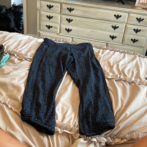 Lulu lemon pattern cropped leggings - Picture 1 of 4